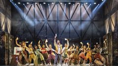 & JULIA, LargerThanLife ©JohanPersson_MorrisMacMatzen, StageEntertainment & JULIA, LargerThanLife