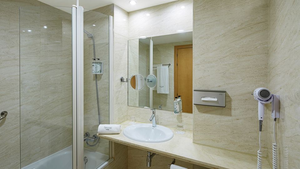 Sercotel Porta Barcelona Badezimmer