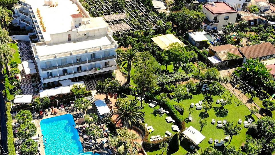 Hotel Alpha, Blick von oben