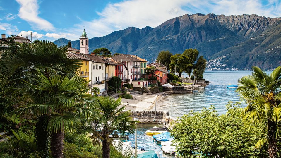 Kleiner Hafen am Lago Maggiore 