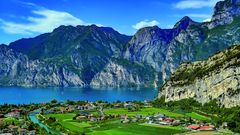 Panorama Gardasee mit Blick auf die Berge