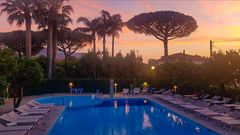 Hotel Alpha, Abendstimmung