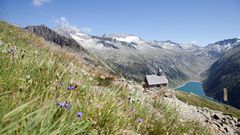 St. Valentins Kapelle, Eingebettet in die Landschaft im Zillergrund