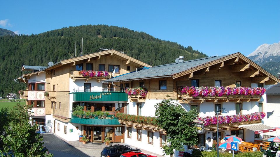 Außenansicht 2 Hotel Edelweiß