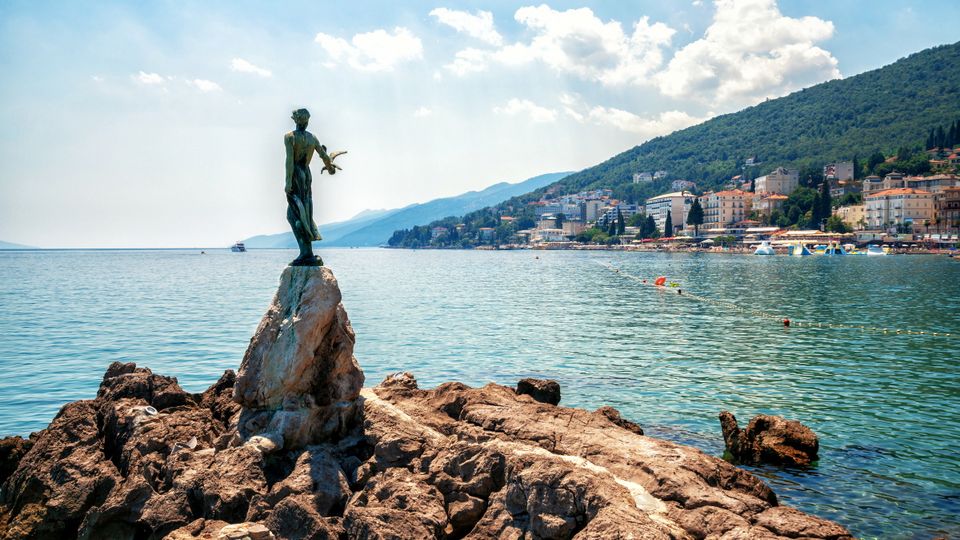 Statue in Opatija ©Summit Art Creations - stock.adobe.com Statue in Opatija