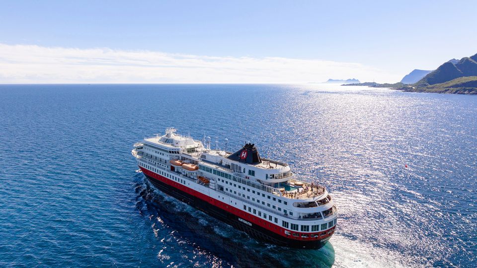 MS Finnmarken, Reine in Lofoten
