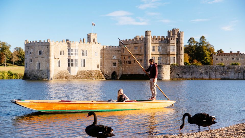 Leeds Castle mit jungem Paar