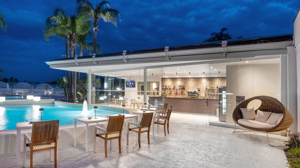 Mia Resort, Außenanlage mit Pool