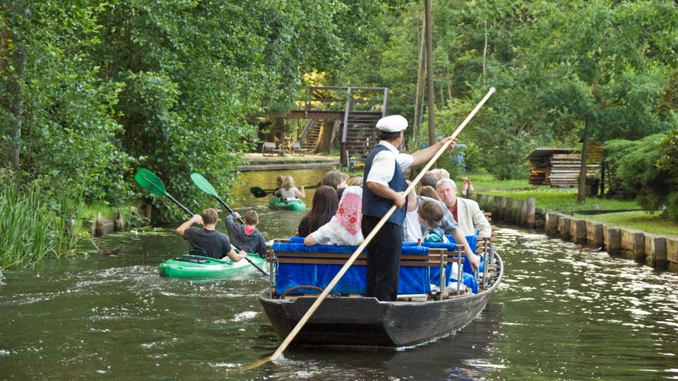 Idyllische Kahnfahrt durch Lehde_Spreewald-Touristinformation Lübbenau eV_Silvano Procopius_2