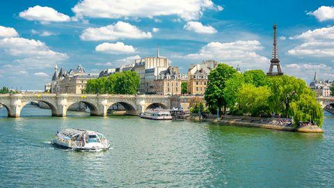 Blick über die Seine auf Paris