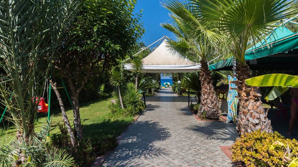 La Praia, Zambrone, Garten