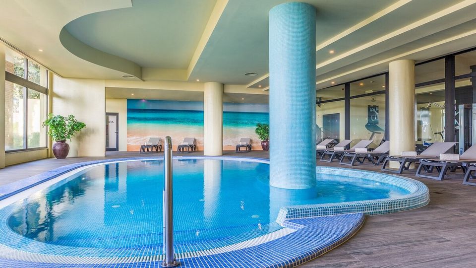 Innenpool Strand Hotel Savoy Calheta Beach