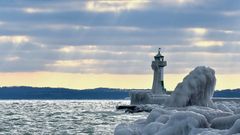 Leuchtturm auf der Insel Rügen im Winter