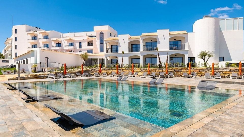 Hotel Regency Salgados mit Pooldeck ©Regency Salgados Hotel & Spa Hotel Regency Salgados mit Pooldeck