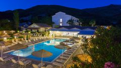 Hotel Cavo DOro, Abendstimmung am Pool