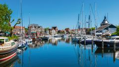 Marina in Canal in Enkhuizen bei Hoorn