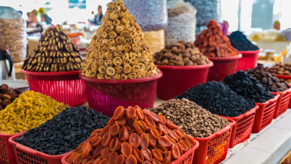 Getrocknete Früchte auf Siyob Basar in Samarkand, Usbekistan