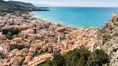 Sizilien, Cefalù von oben ©michelangelo int travel, derschmidt Blick auf Cefalù und das blaue Meer auf Sizilien in Italien