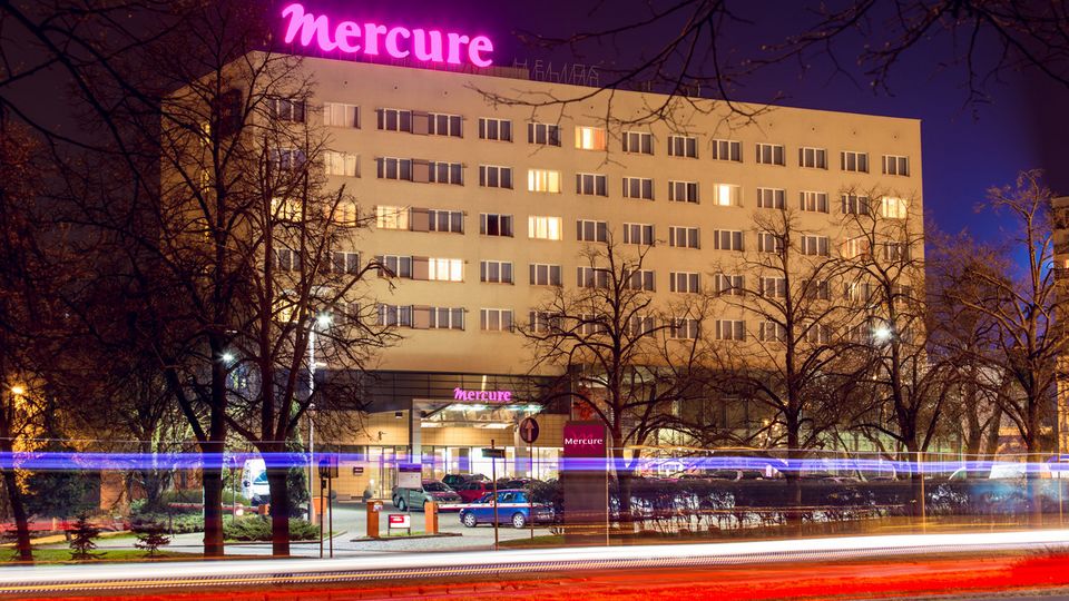 Hotel Mercure Torun, Außenansicht am Abend