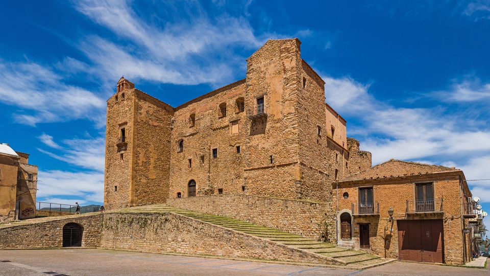 Castelbueno ©majonit, AdobeStock Castelbueno