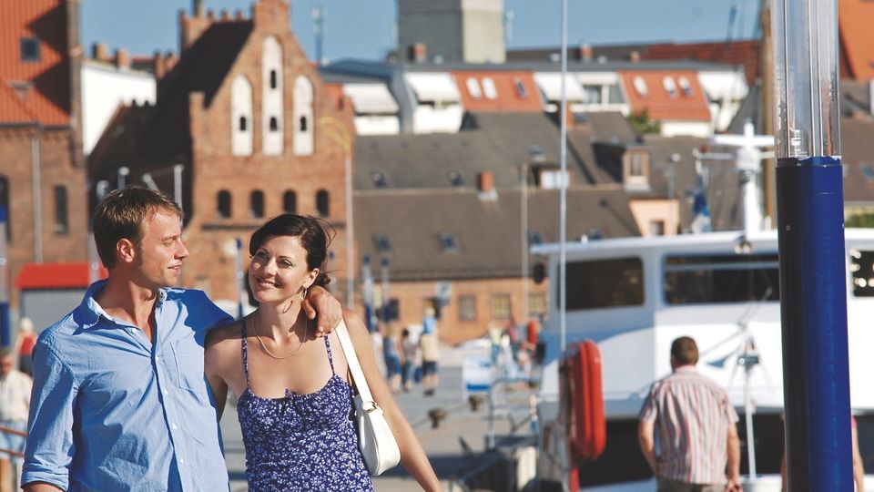 Pärchen am Hafen von Wismar