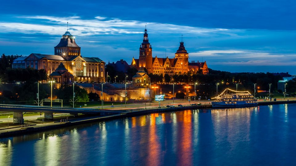 Stettin , Haken-Terrassen (Wały Chrobrego) bei Nacht