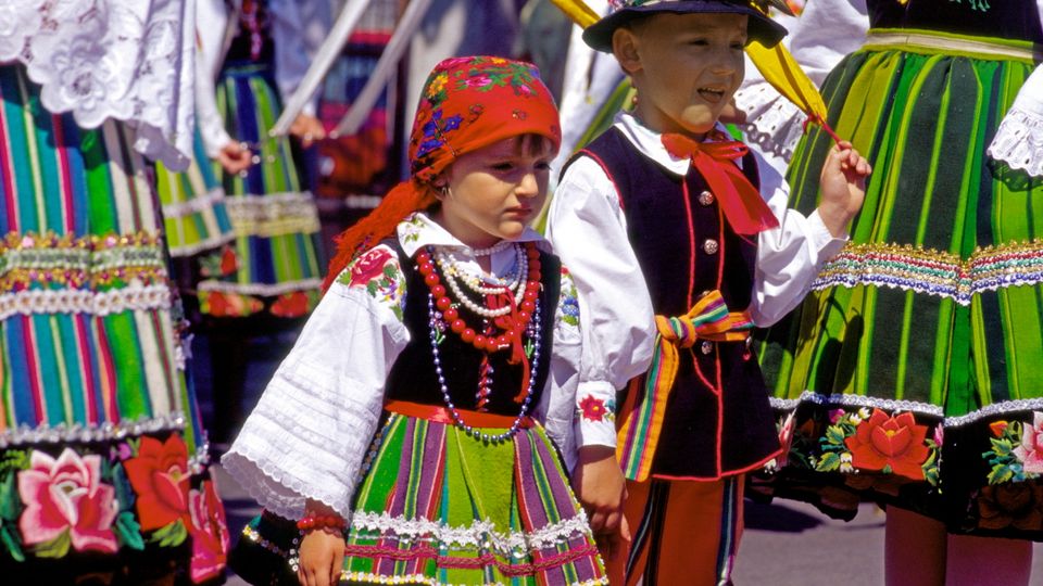 Kinder in polnischer Tracht