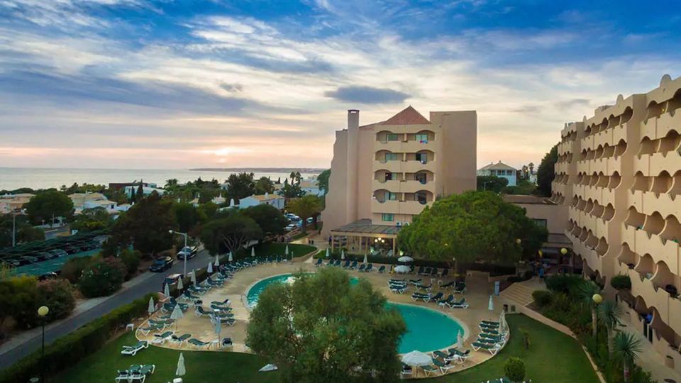 Außenansicht mit Meerblick  ©Hotel Vila Galé Atlantico Außenansicht mit Meerblick  Hotel Vila Galé Atlantico