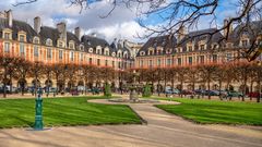 Place des Vosges im Pariser Stadtteil Marais