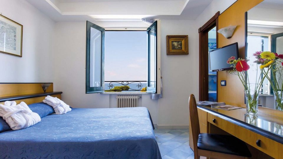Zimmer mit Meerblick im Hotel Il Faro auf Sorrent in Italien