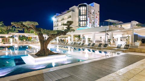Mec Hotel Paestum am Abend