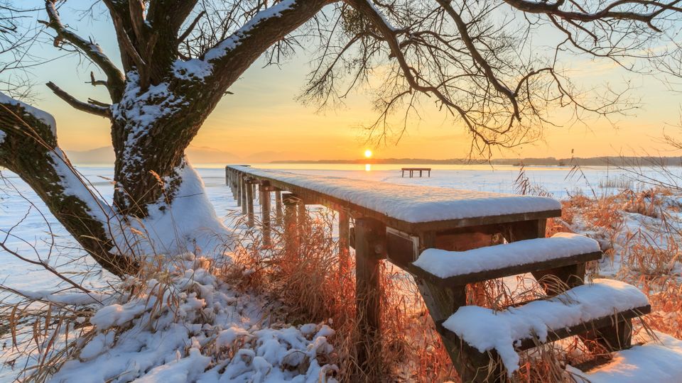 Steg Chiemsee mit Schnee