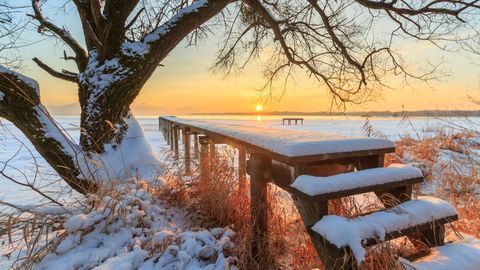 Steg Chiemsee mit Schnee