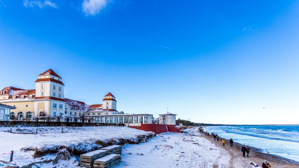 Strand und Kurhaus Binz im Winter