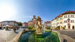 Marktplatz mit Rathaus in Weimar