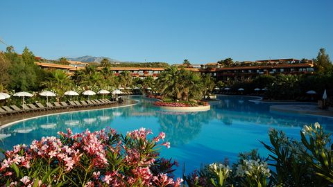 Acacia Resort Pool ©michelangelo_int_travel großer Pool mit mediterraner Begrünung im Acacia Resort auf Sizilien in Italien