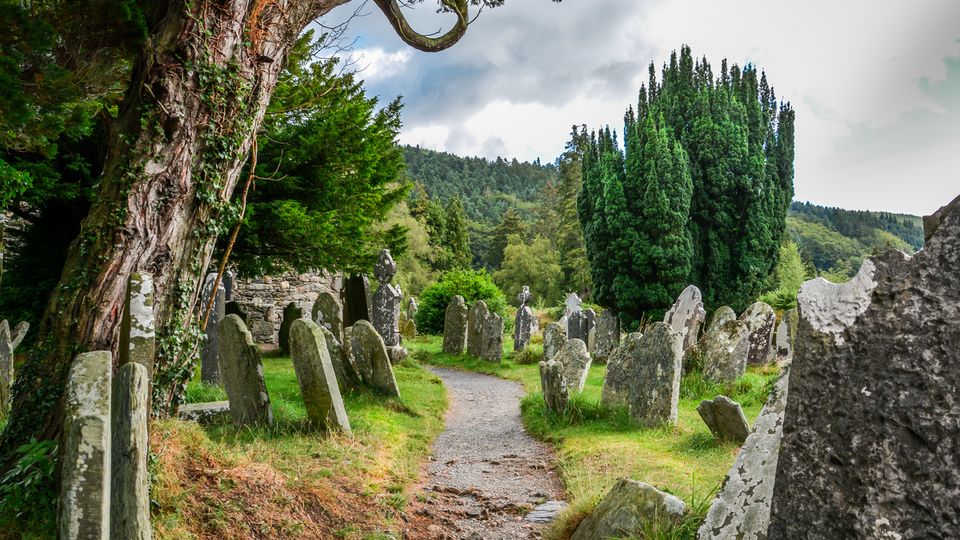 Tombstones in Glendalough ©e55evu, Adobe Stock Tombstones in Glendalough