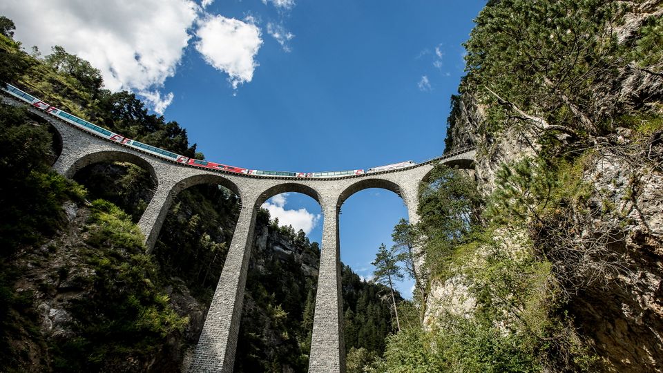 Fahrt auf dem Landwasserviadukt