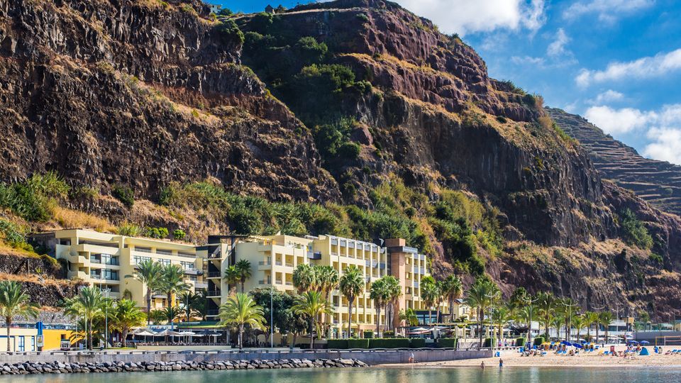 Außenansicht_Strand Hotel Savoy Calheta Beach