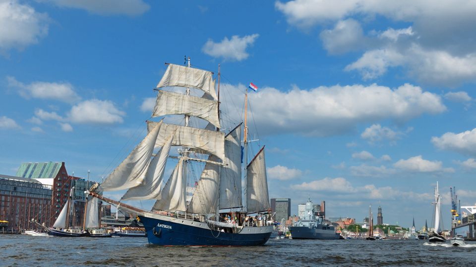 Hafengeburtstag ©www.mediaserver.hamburg.de C. Spahrbier Hafengeburtstag