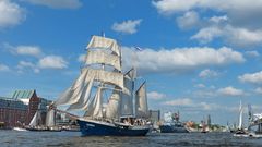 Hafengeburtstag ©www.mediaserver.hamburg.de C. Spahrbier Hafengeburtstag