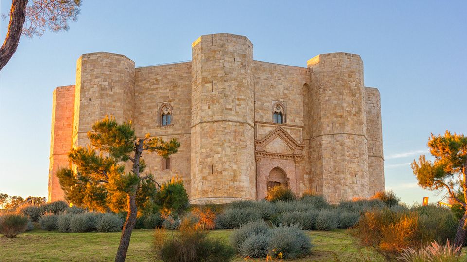 Andria, Castel del Monte ©staraldo, AdobeStock Andria, Castel del Monte