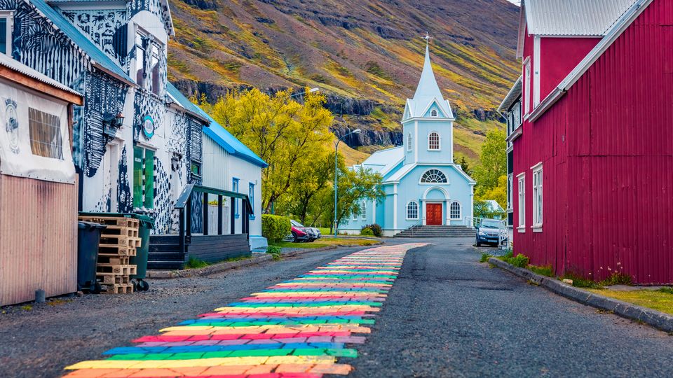 Buntes Dörfchen Seydisfjördur