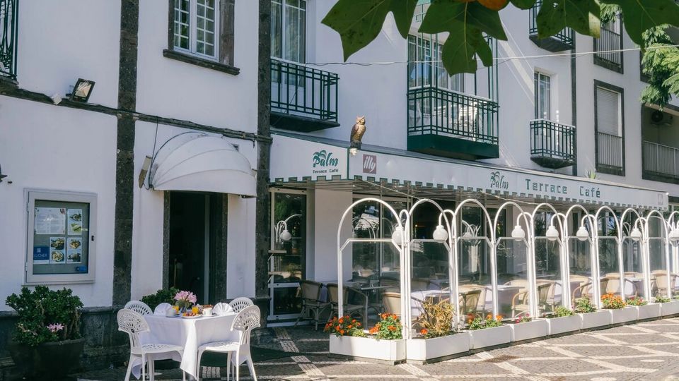 Cafe-Terrasse Hotel Talisman in Ponta Delgada ©Hotel Talisman Cafe-Terrasse Hotel Talisman in Ponta Delgada