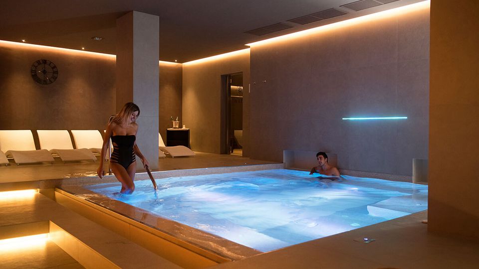 Spa mit Pool des Hotel D'Aragona ©D'Aragona Spa mit Pool des Hotel D'Aragona