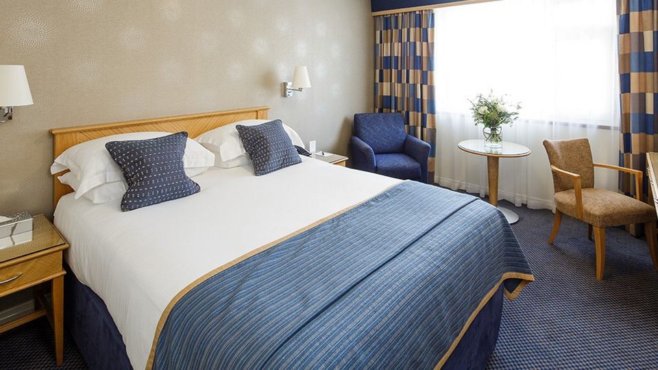 Zimmerbeispiel ©eymour Hotels Pomme D´Or Hotel Zimmerbeispiel