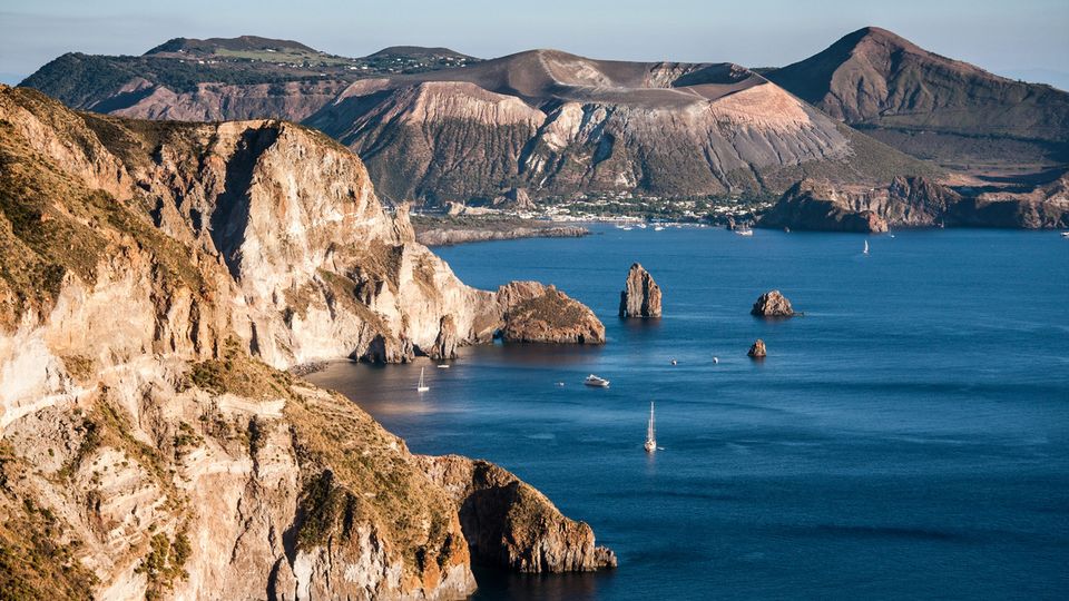 Blick auf Vulcano ©jiduha fotolia.com Blick auf Vulcano