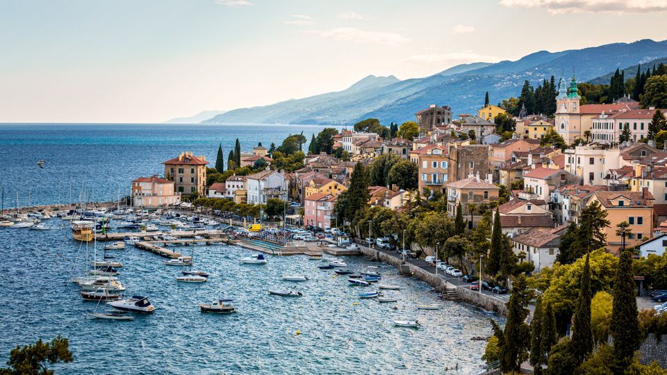 Hafen von Volosko Opatija Kroatien ©Andreas Varga - stock.adobe.com Hafen von Volosko Opatija Kroatien
