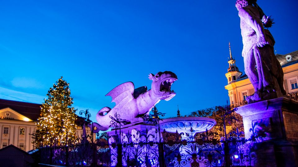 Klagenfurt, Lindwurmbrunnen bei Nacht