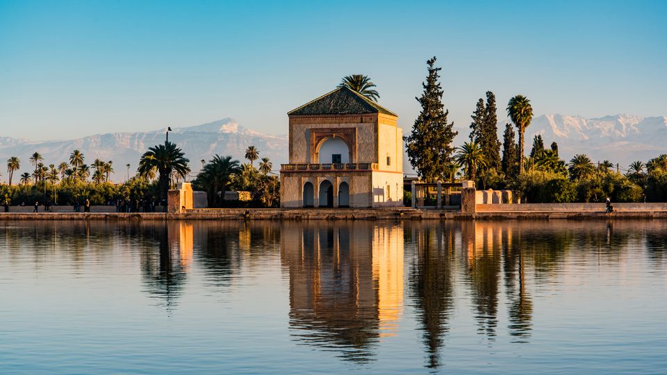 Saadischer Pavillon, Menara-Gärten und Atlasgebirge in Marrakesch